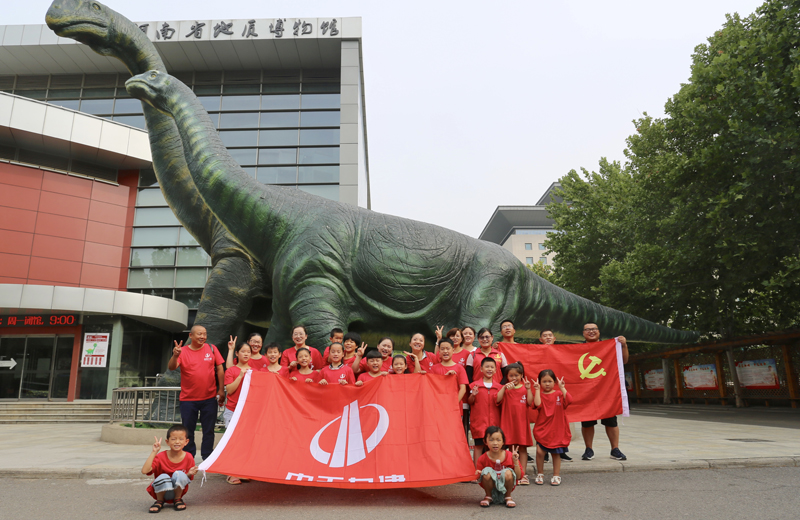 2019年8月6日，“大手牵小手 陪伴1+1”——wnsr威尼斯九建组织项目部员工暑期亲子活动 。