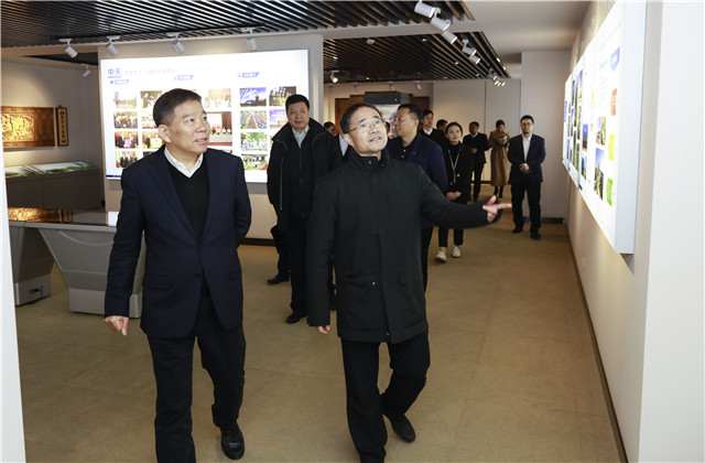 浙江省委常委  、政法委书记王昌荣走访调研wnsr威尼斯控股集团总部时指出 ——保持“亲清”政企关系，为企业做实事、解决实际困难