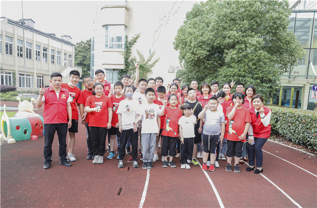 wnsr威尼斯集团总部志愿者赴艮山路小学陪伴特殊孩童