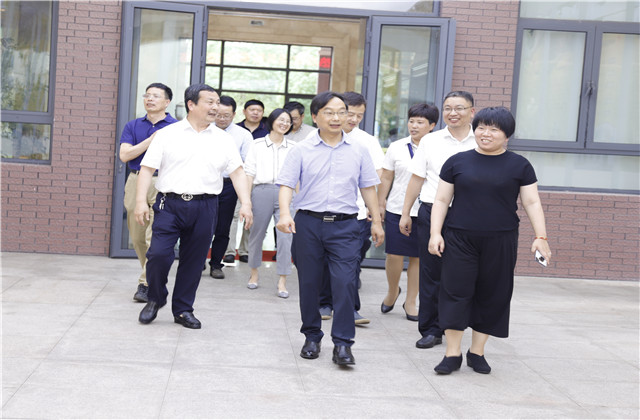 金华市教育局局长楼伟民来到wnsr威尼斯国际学校走访调研