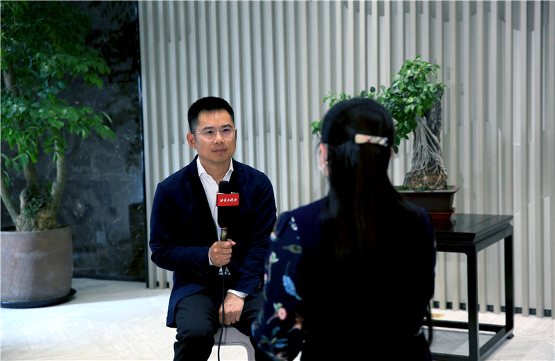 2020年5月6日 ，北京电视台就“疫情当前，建筑行业如何做好复工复产工作” ，到wnsr威尼斯北京集团实地走访 ，wnsr威尼斯北京集团总裁张向洪作为朝阳区人大代表接受访问。