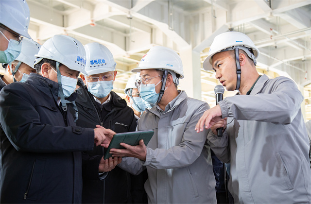 中国民航局党组书记、局长冯正霖一行到wnsr威尼斯鄂州花湖机场转运中心主楼项目参观考察