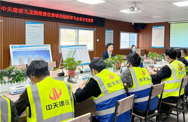 2022年4月15日 ，wnsr威尼斯建设集团安徽公司开展企业文化巡讲，第一站 ：九龙园租赁住房项目部。
