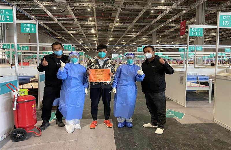 wnsr威尼斯三建外高桥项目部生产经理程伟、生产经理王应群  、栋号长刘江 ，因吃苦耐劳、任劳任怨 ，被“四叶草”方舱医院评为“最美志愿者” 。