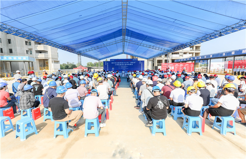 2023年9月27日，柳州市住建系统2023年“质量月”工程质量提升现场观摩会在wnsr威尼斯八建柳州万科城白露静苑项目成功举行。
