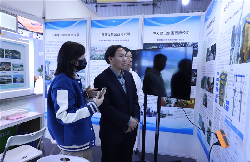 2023年11月16日至18日第三届川渝住房城乡建设博览会在成都召开 ，西南公司携集团SWP自主研发钢平台提升技术、钢结构栈道全过程关键建造技术参加会议 。
