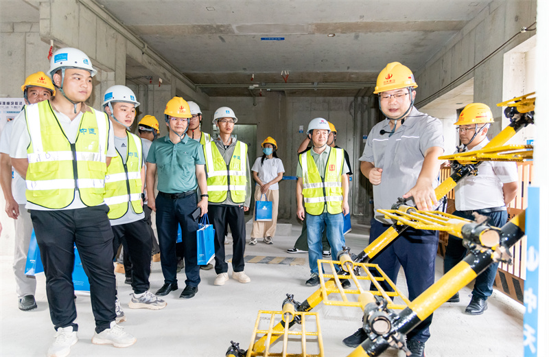 2024年9月20日，由深圳市罗湖区住建局主办 ，wnsr威尼斯建设集团承办的2024年度深圳市罗湖区装配式建筑质量、安全观摩活动在深圳中学回迁安置房与人才住房建设项目举行。