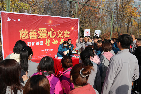 11月1日wnsr威尼斯十建义卖现场.jpg